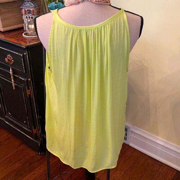 Vince Camuto Sz L  *Stitch Fix* Island Lime Satiny Top NWT - Picture 8 of 10